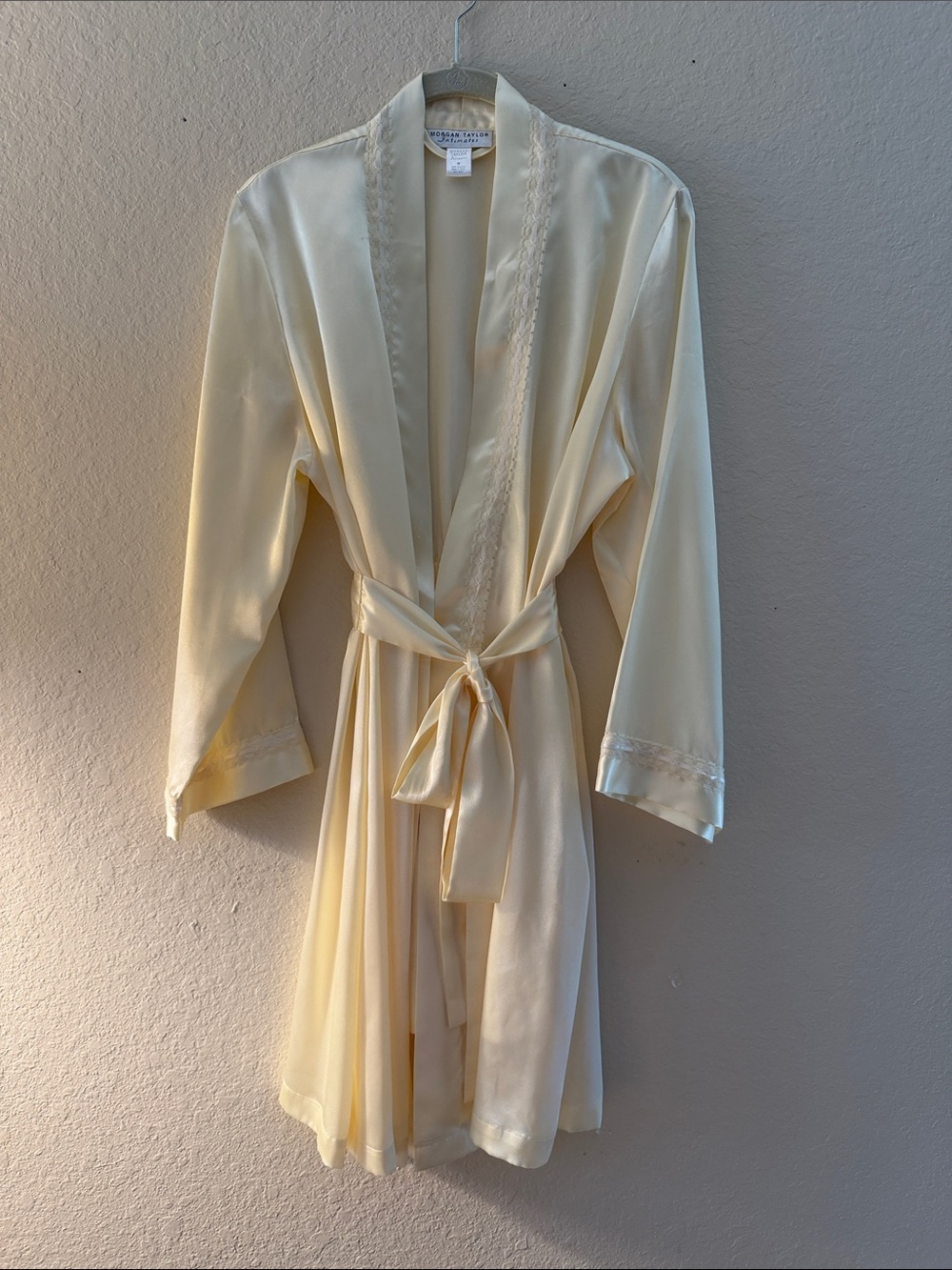 Pale Yellow Morgan Taylor knee length robe. Attached soft belt to easily close.